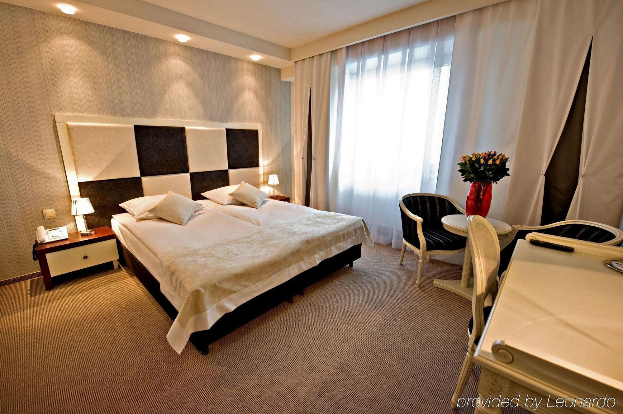 Hotel Prezydencki 4-Star Rzeszów Zimmer foto