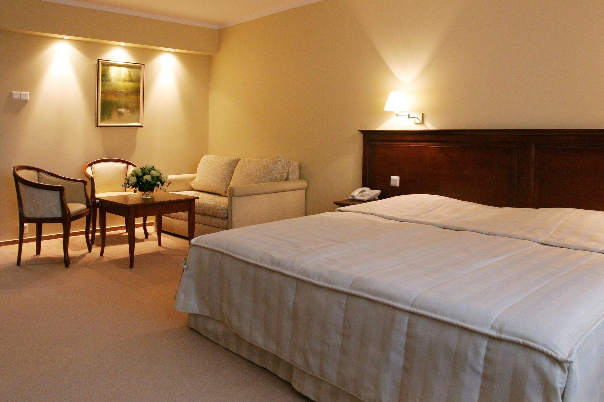 Hotel Prezydencki 4-Star Rzeszów Zimmer foto